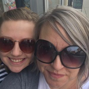 Meet your Posher, Lacey